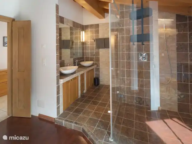 Appartement de luxe à Haute-Nendaz | Suisse, Valais, Haute-Nendaz - appartement Salle de bain dans la chambre principale