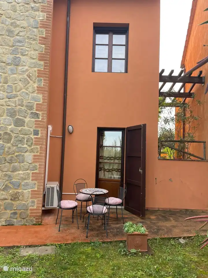 Hinterhof mit Rückansicht