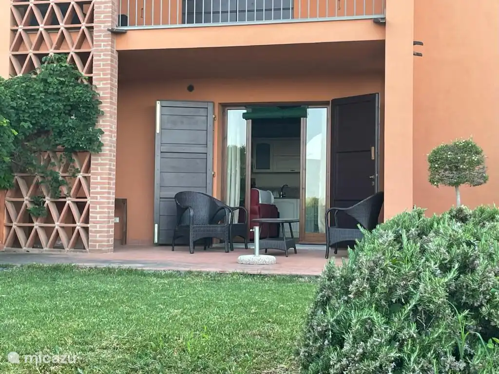 Vorgarten mit Frontansicht