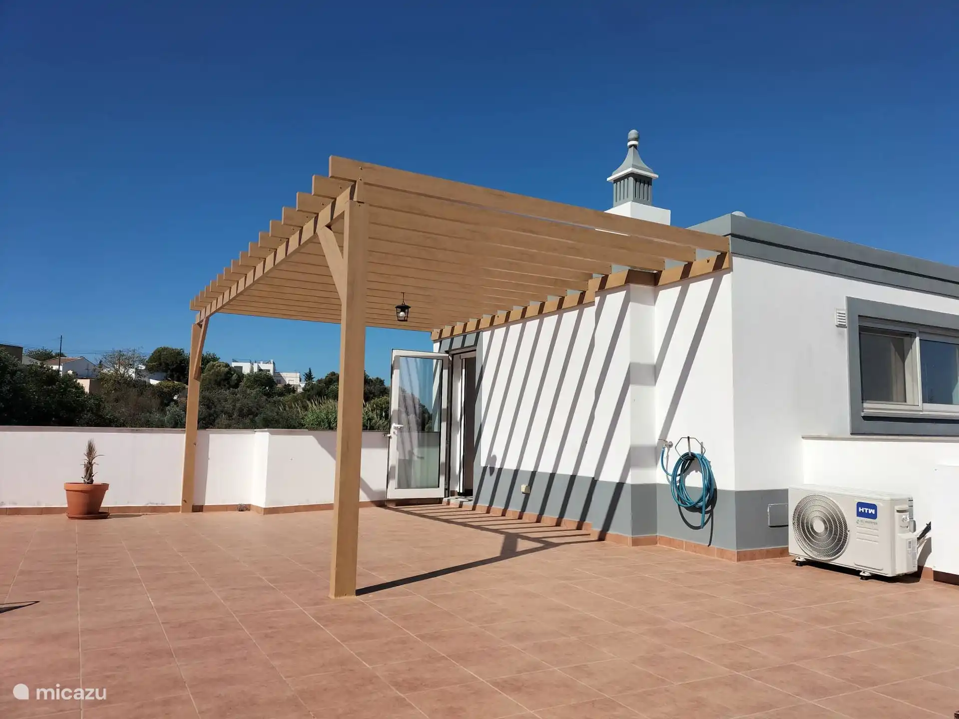 Pergola sur la terrasse du toit, 1er étage