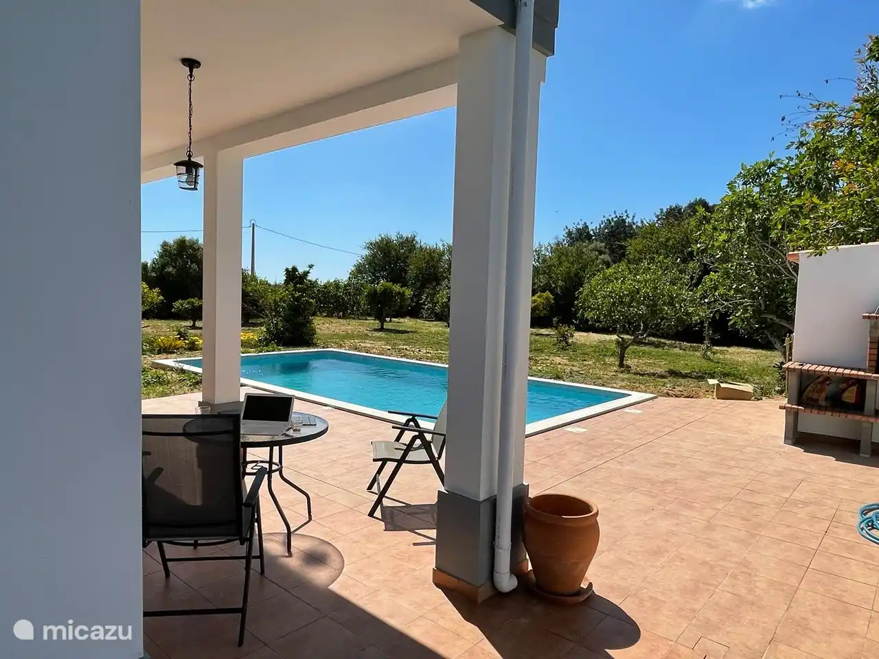 Terrasse am Pool und Grill