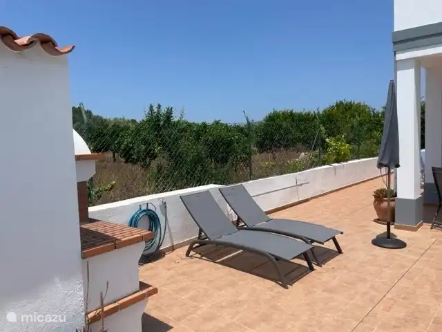 Casa Portuguesa en Portugal, Algarve, Moncarapacho - villa Tumbonas en la piscina