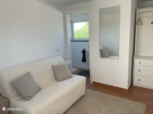 Casa Portuguesa en Portugal, Algarve, Moncarapacho - villa Dormitorio 3 con sofá cama + baño en suite y acceso a azotea