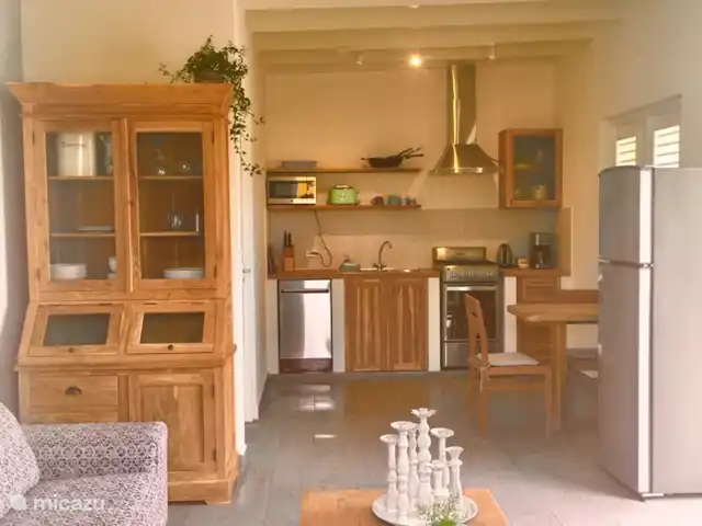 Location de Vacances Aruba, Nord, Nord, maison de vacances - Casita de luxe avec piscine privée Cuisine très bien équipée avec lave-vaisselle, cuisinière + four, micro-ondes et grille-pain. Il y a beaucoup de vaisselle et de couverts, un ensemble de couteaux, des outils de barbecue et diverses casseroles.