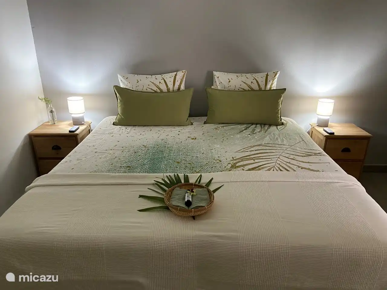 Lujosas camas ajustables y cómodas. Se puede armar como cama doble o como 2 camas individuales (según preferencia del huésped)