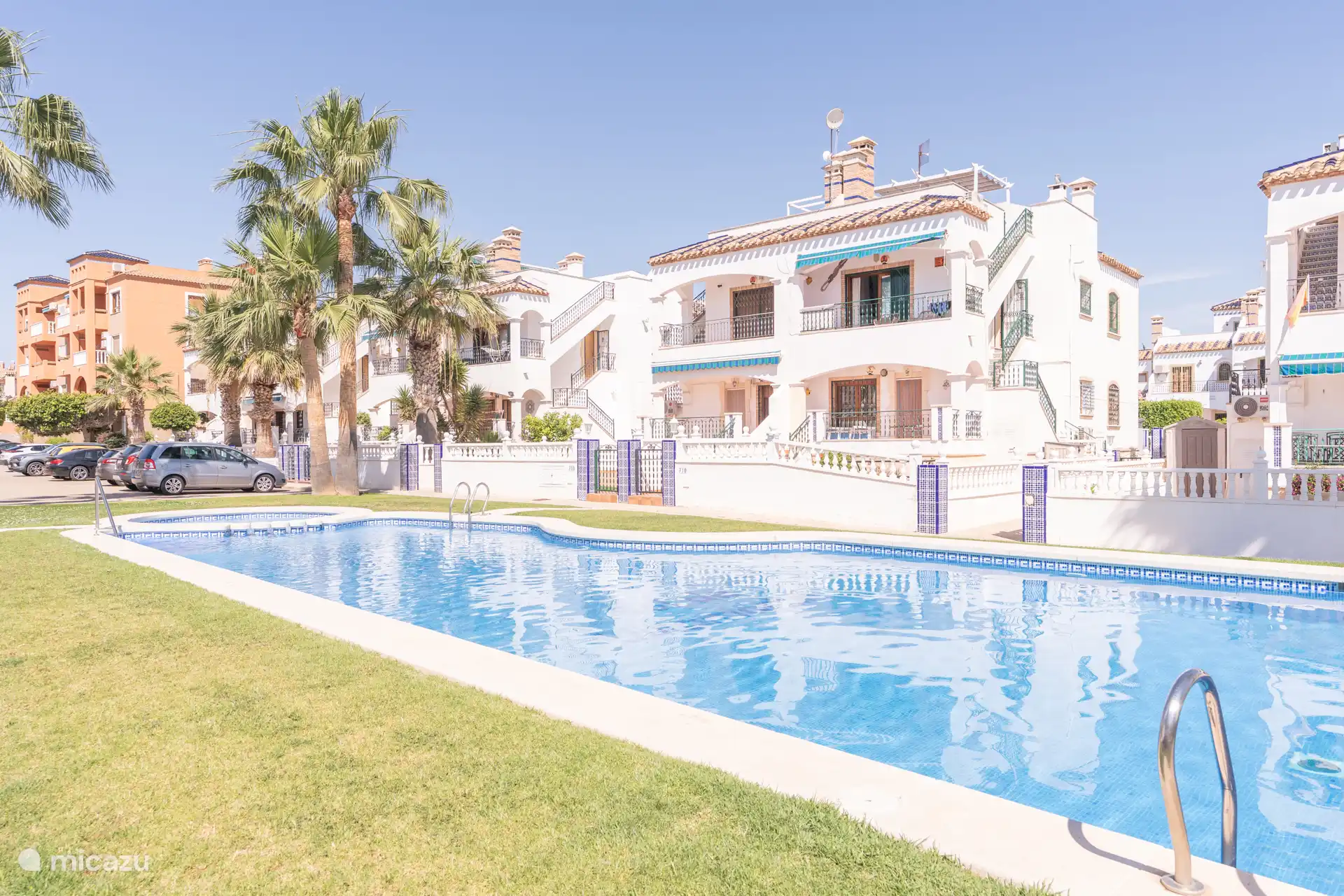 Piscine avec solarium