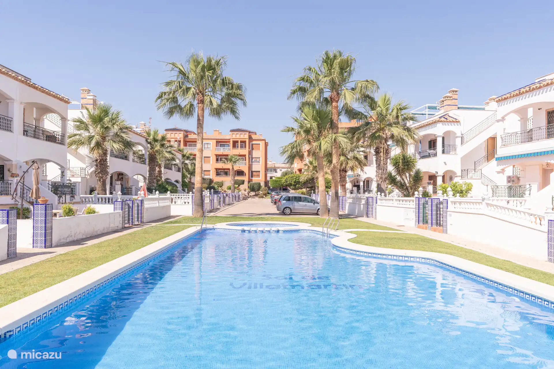 Piscine avec solarium