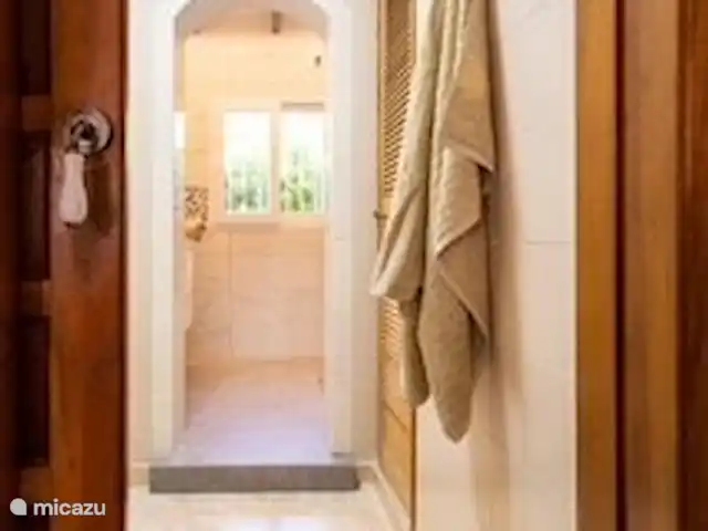Garden Villa Moraira_piscine privée | Espagne, Costa Blanca, Moraira - villa Au rez-de-chaussée, vous trouverez 2 chambres et une salle de bain avec douche à l'italienne.