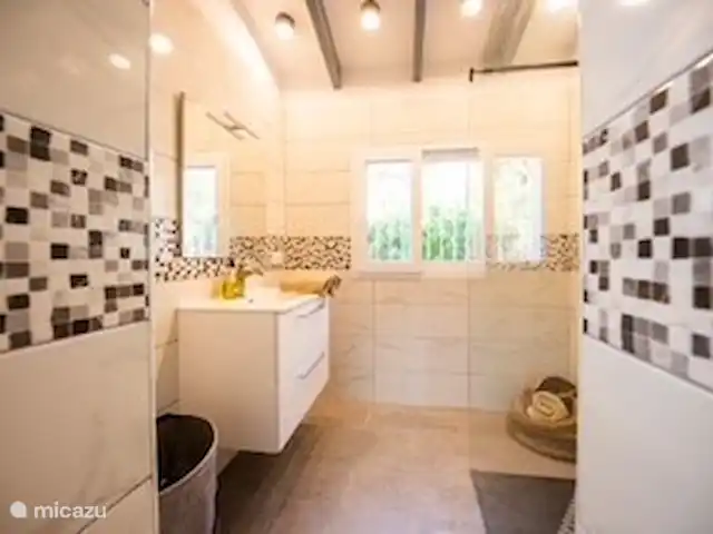 Garden Villa Moraira_piscine privée | Espagne, Costa Blanca, Moraira - villa Douche incluant meuble vasque.