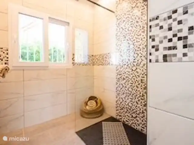 Garden Villa Moraira_piscine privée | Espagne, Costa Blanca, Moraira - villa Spacieuse douche à l'italienne.