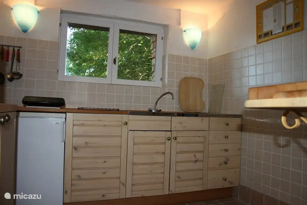Cocina, con cuarto de servicio al lado.