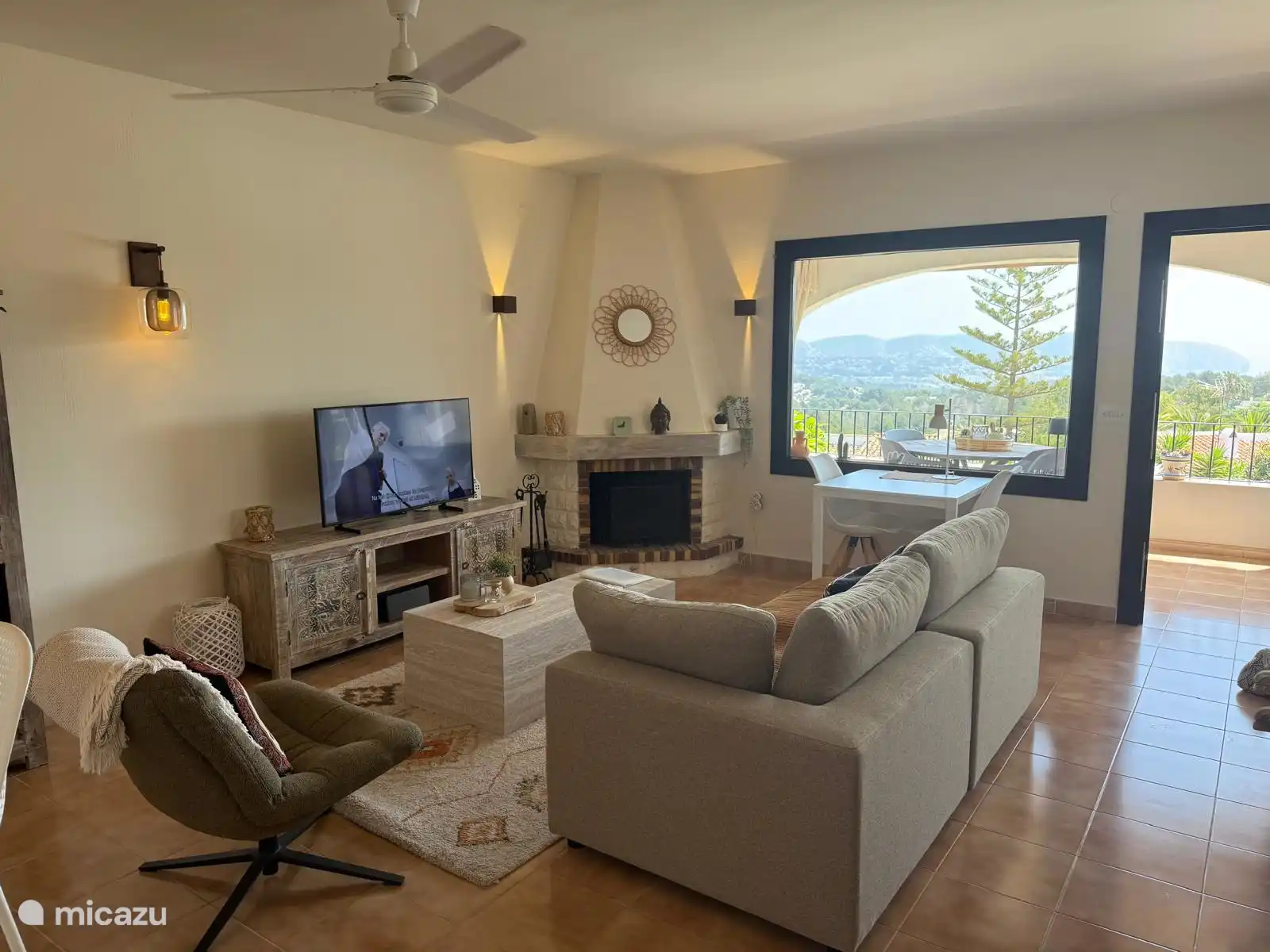 du salon, vous avez une vue magnifique sur Moraira et la mer Méditerranée