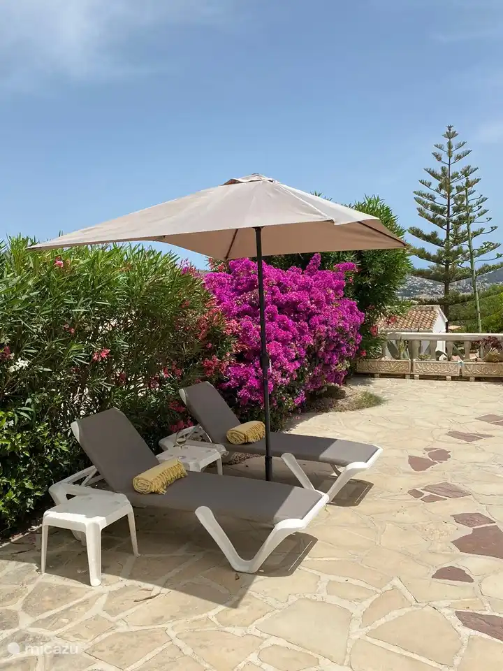 détendez-vous sur l'un des 4 transats du jardin