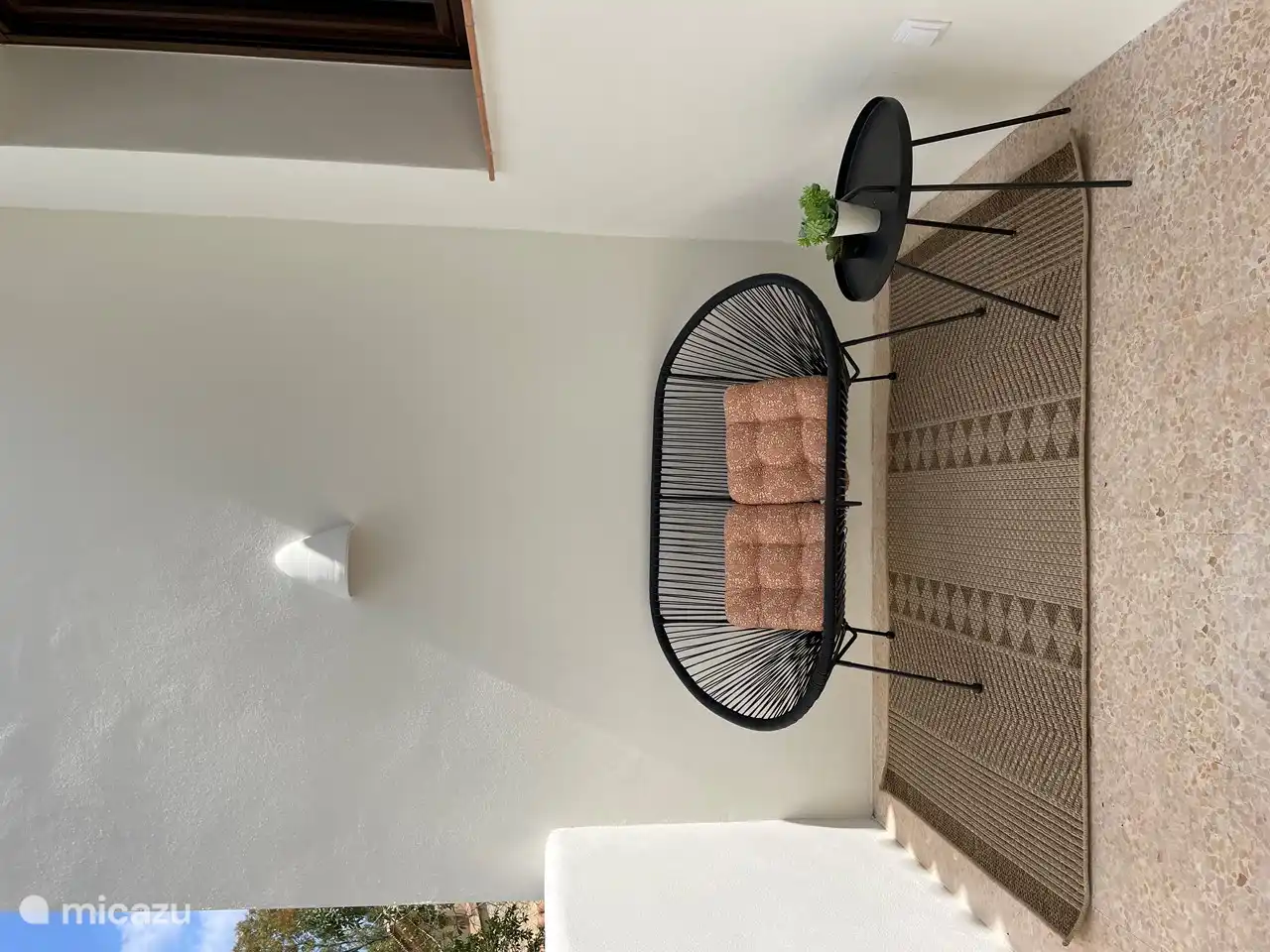 Terrasse surélevée à côté de la cuisine