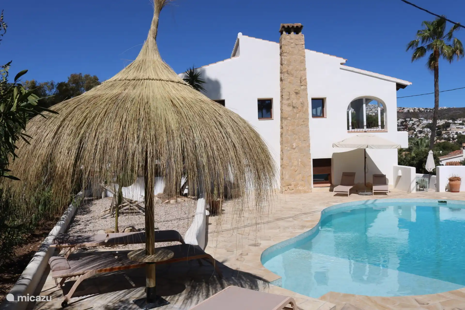 Terrasse de la piscine