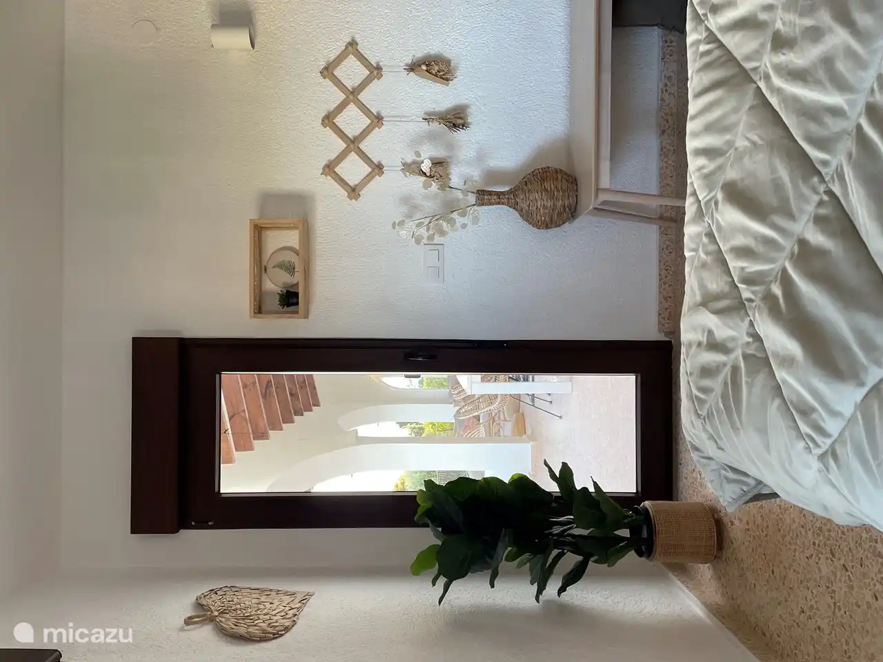 Chambre parentale avec vue sur la mer et accès direct à la Naya