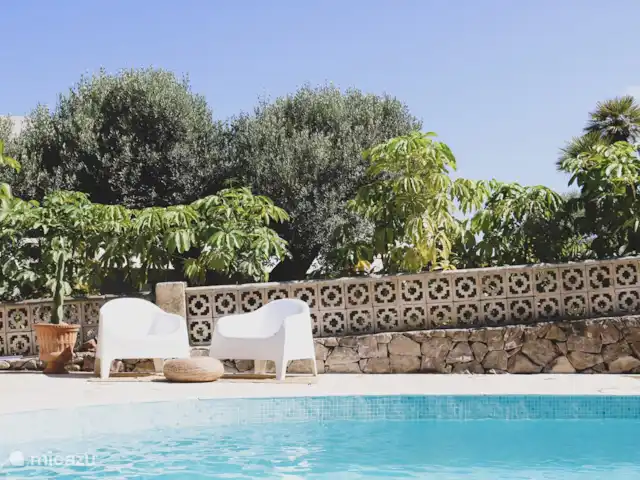 Villa Joya Moraira | Espagne, Costa Blanca, Moraira - villa Coin salon au bord de la piscine, la piscine est ensoleillée de 9h à 17h/18h (période estivale)