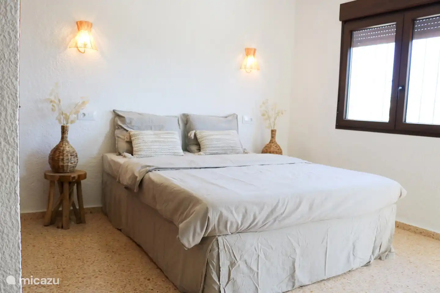 Chambre à l'étage avec salle de bain ensuite (lit 180)