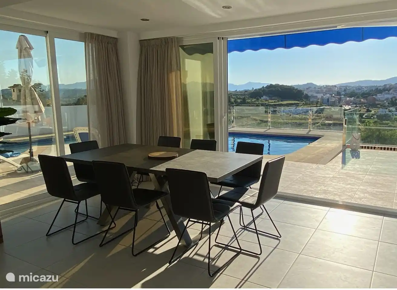 Table à manger avec vue sur Benitachell et la vallée