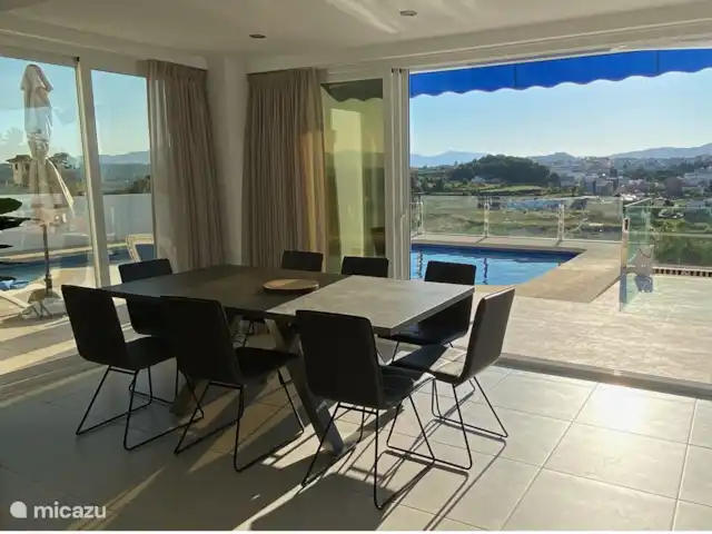 Location de Vacances Espagne, Costa Blanca, Benitachell, villa - Maison Quercia Table à manger avec vue sur Benitachell et la vallée