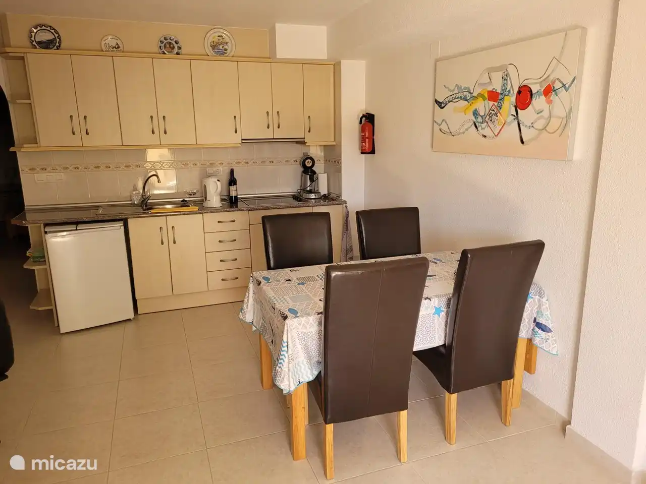 die Küche in der Wohnung