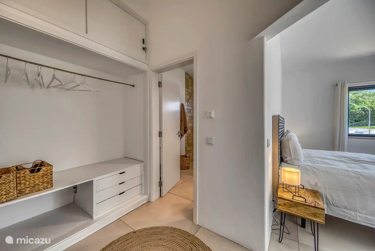 Placard et salle de bain