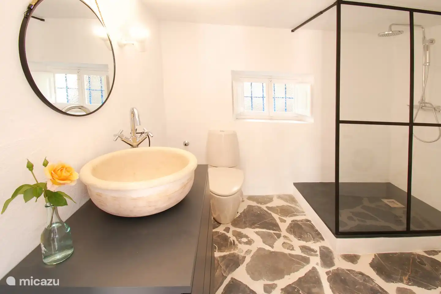 Eines der drei Badezimmer, die unseren Gästen zur Verfügung stehen.