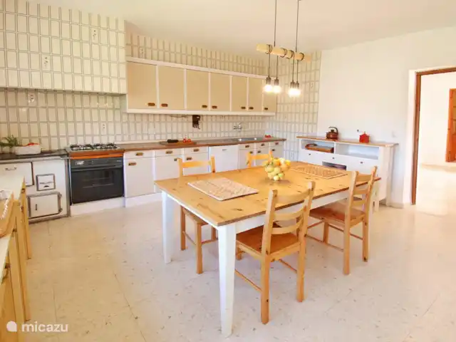 Location de Vacances Espagne, Costa del Sol, Comares, maison de vacances - La Zorzalera Il est également très confortable de manger dans la cuisine. Assez d'espace.