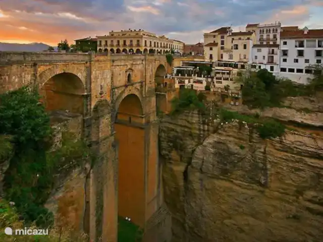 Location de Vacances Espagne, Costa del Sol, Comares, maison de vacances - La Zorzalera Ronda, situé de manière spectaculaire à une altitude élevée.