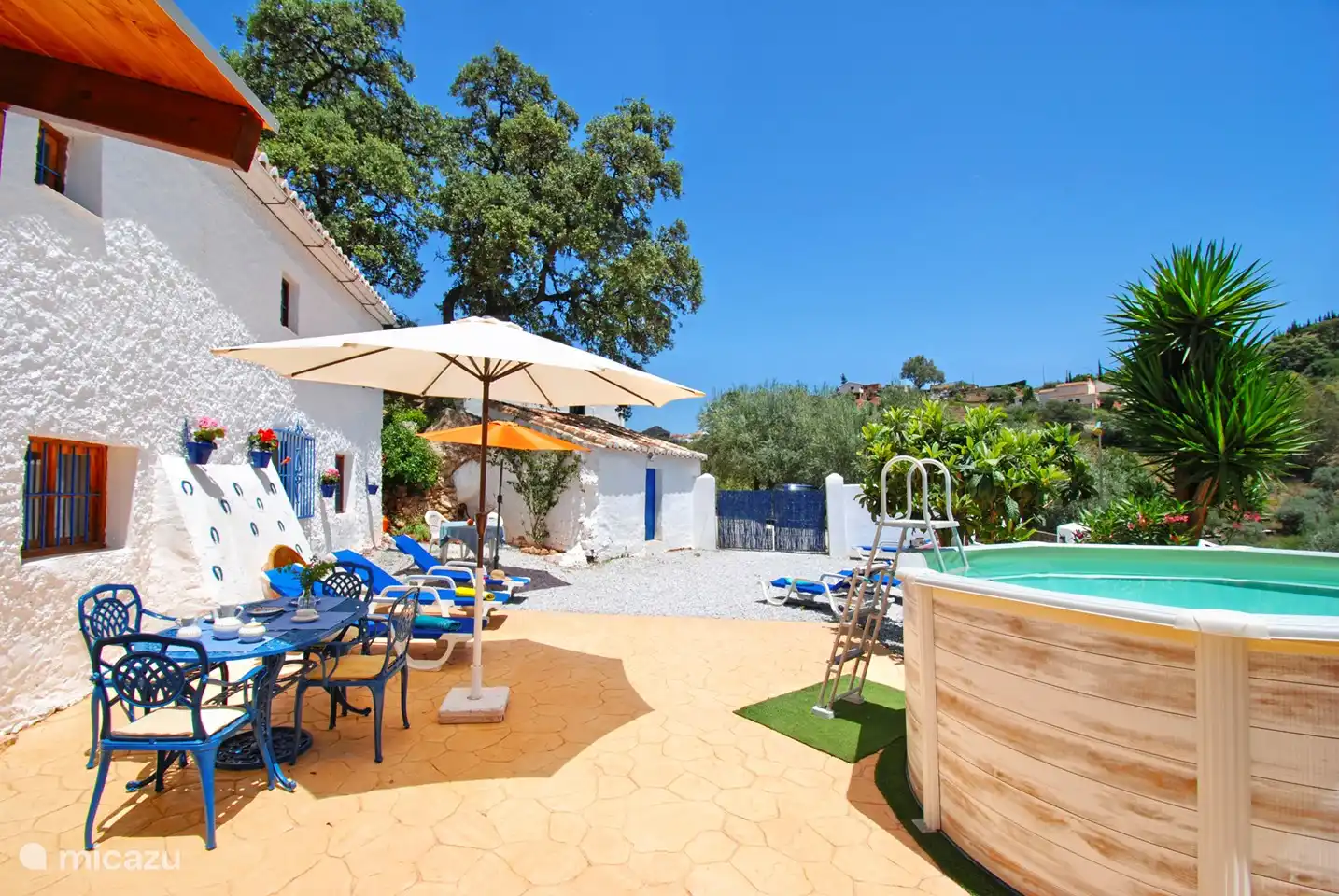 Erfrischen Sie sich in unserem schönen Tauchbecken. 