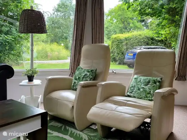 Igloo L'Oasis Verte | Pays-Bas, Brabant-Septentrional, Chaam - bungalow Équipé de belles chaises longues / inclinables.