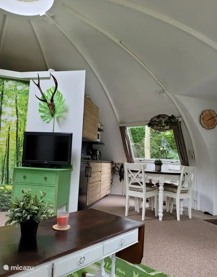 Erneuerte Küchen- und Esszimmergarnitur