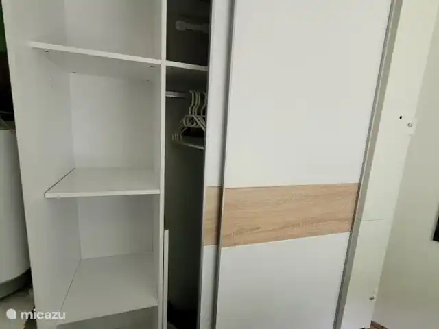 Igloo L'Oasis Verte | Pays-Bas, Brabant-Septentrional, Chaam - bungalow Armoire spacieuse pour tous vos intérêts.