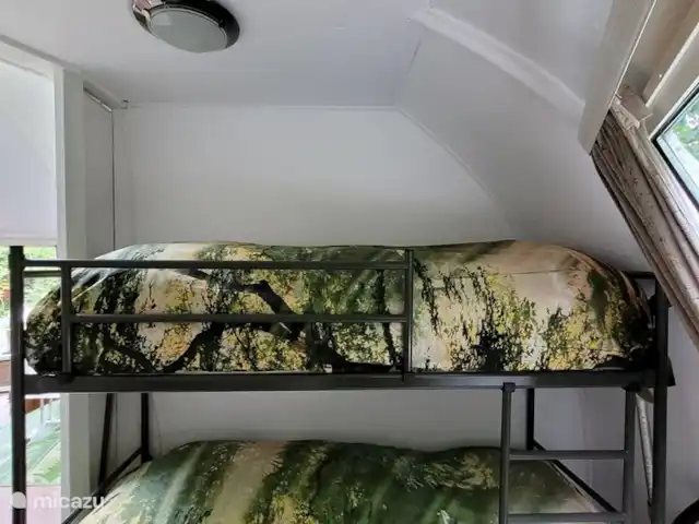 Igloo L'Oasis Verte | Pays-Bas, Brabant-Septentrional, Chaam - bungalow Chambre avec lits superposés, le thème de la forêt se retrouve également ici.