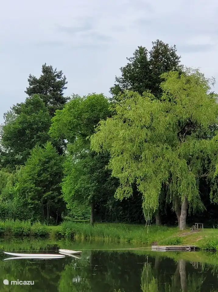 Schöner Erholungspark am Waldrand gelegen.