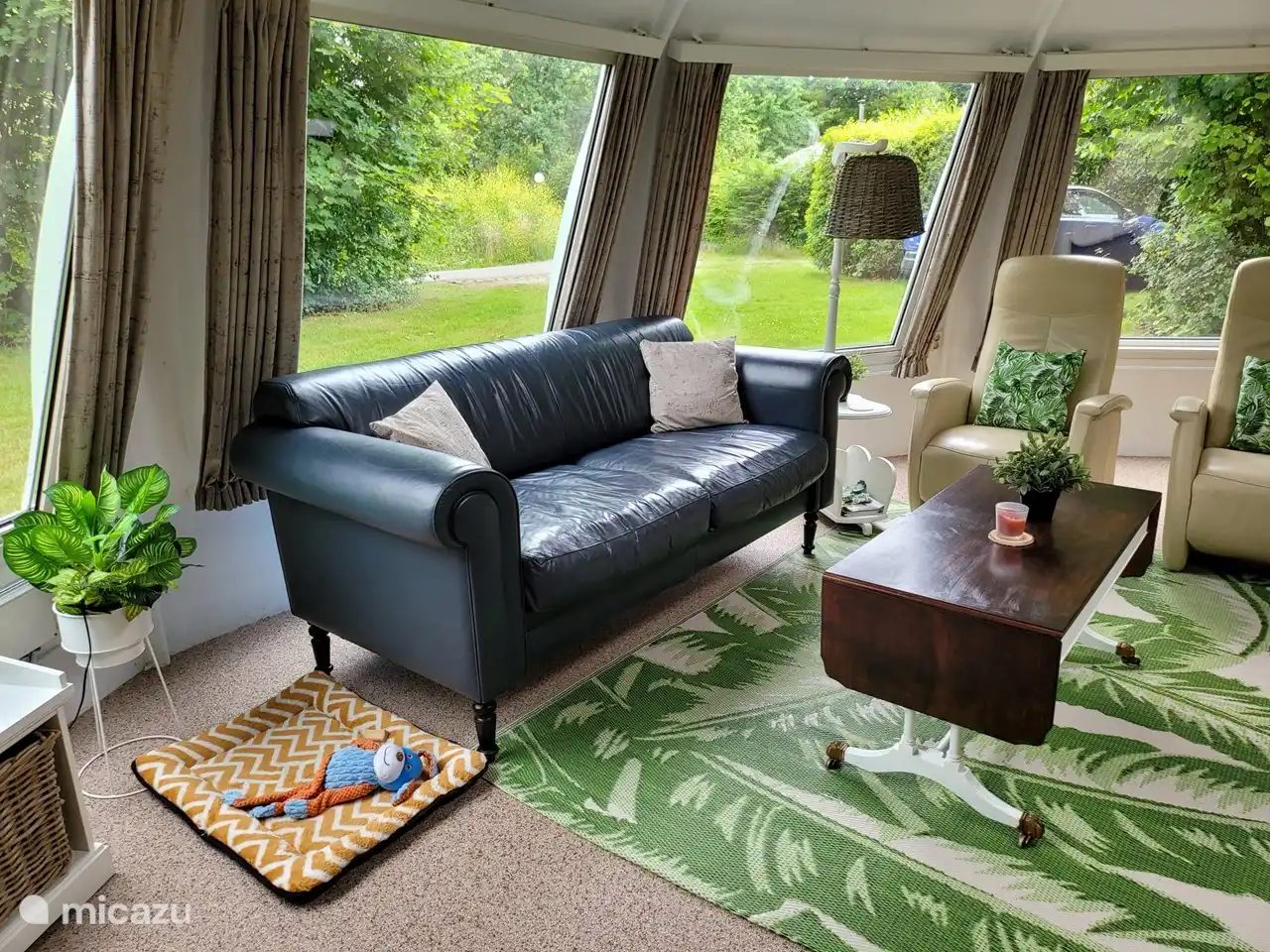 Gemütliches, geräumiges Wohnzimmer.