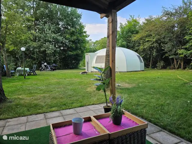 Igloo L'Oasis Verte | Pays-Bas, Brabant-Septentrional, Chaam - bungalow Vue depuis le coin salon.