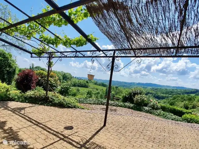 Location de Vacances France, Corrèze, Perpezac-le-Blanc, gîte / cottage - Domaine Leyvinie, Gîte Merlot Domaine Leyvinie, vue depuis la terrasse du Merlot