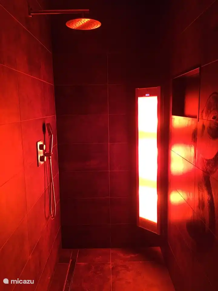 Neues Badezimmer mit Sonnendusche