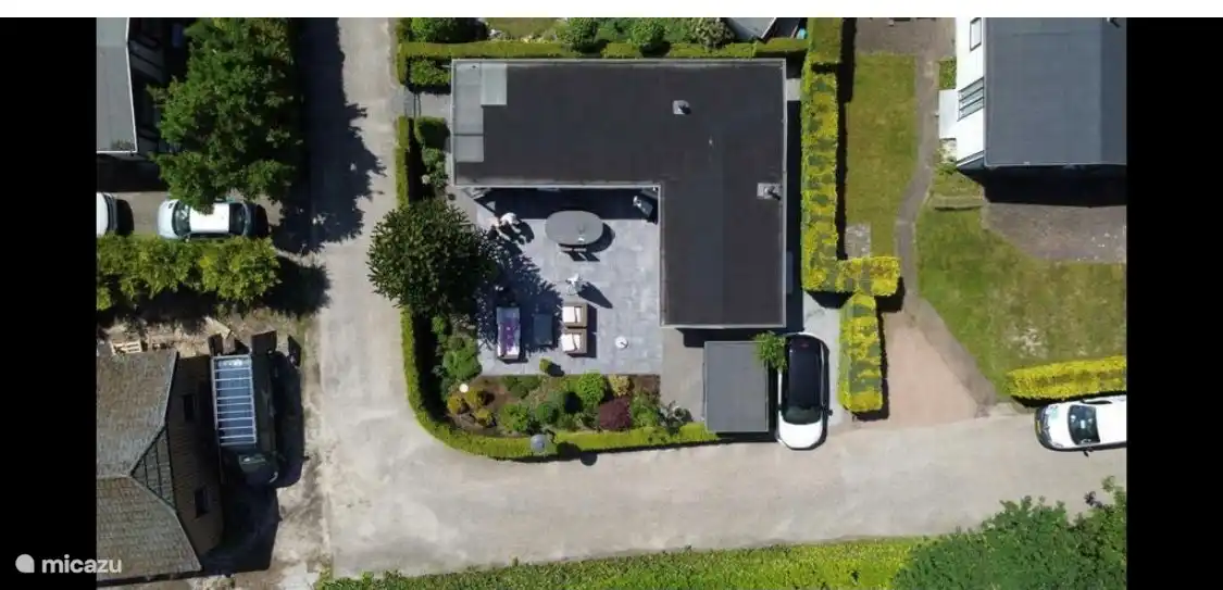 gelegen op een hoek, met veel privacy