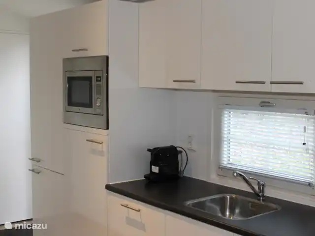 Superhost : Magnifique chalet dans la Veluwe | Pays-Bas, Gueldre, Otterlo - chalet Cuisine spacieuse avec un contenu très complet et une machine à café Nespresso (tasses standard)