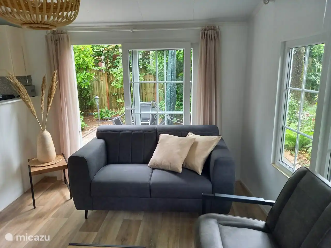 Ausgestattet mit Schiebetür