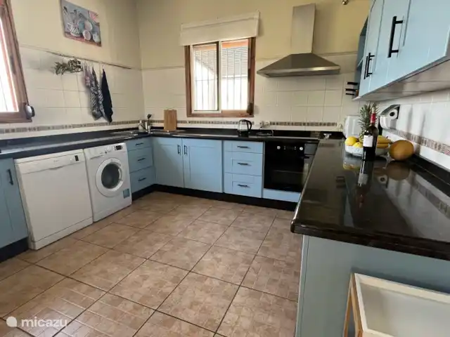 Villa Espejo | Ver | Privacidad en España, Costa del Sol, Torrox - villa Cocina con lavavajillas (nueva 2023) y lavadora.
