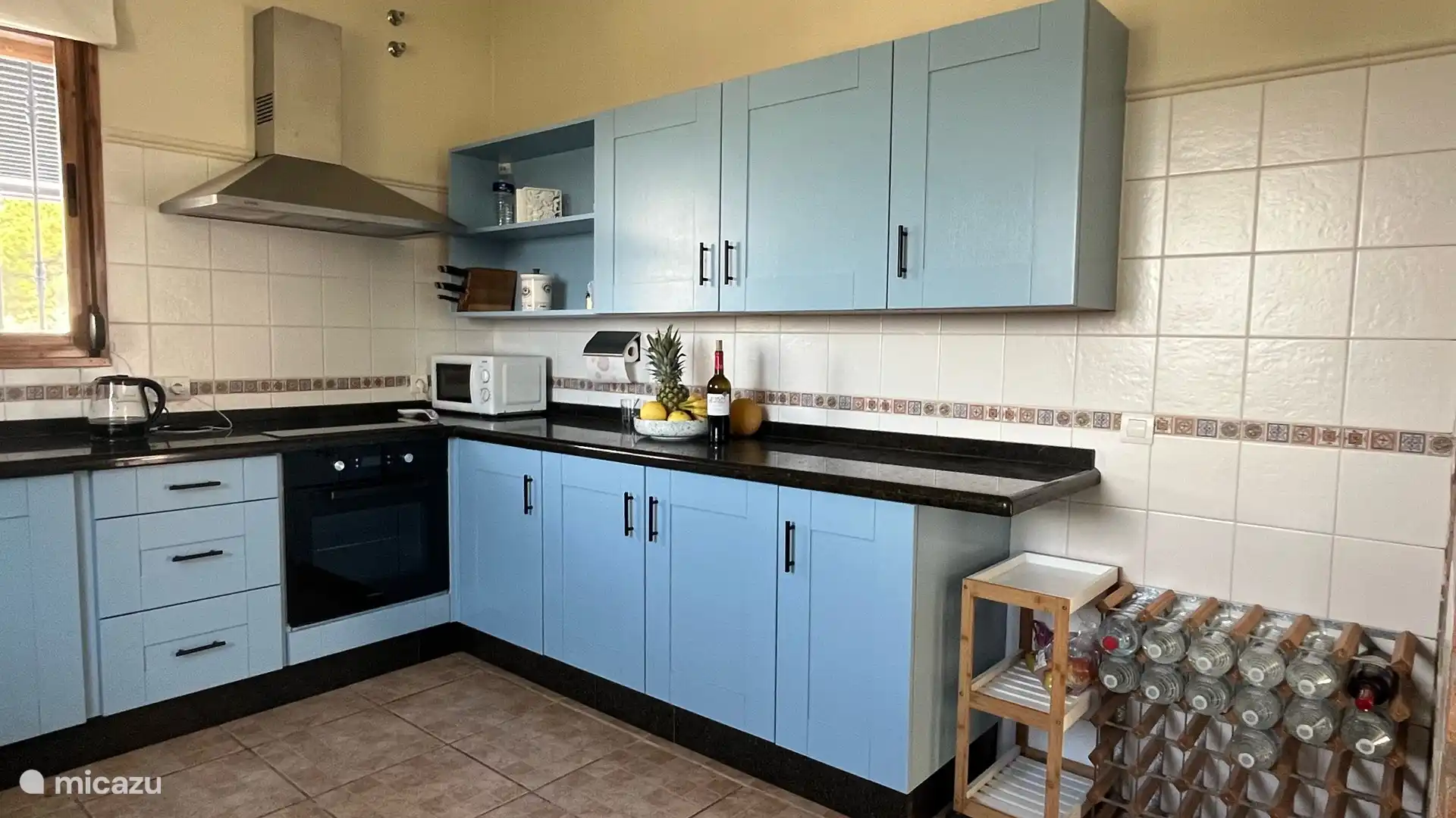 Neues (2024) Induktionskochfeld und Konvektionsofen.