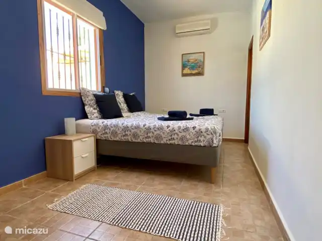 Villa Espejo | Ver | Privacidad en España, Costa del Sol, Torrox - villa Dormitorio azul con camas box spring 90x200