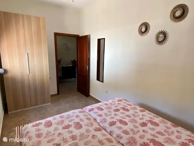 Villa Espejo | Ver | Privacidad en España, Costa del Sol, Torrox - villa dormitorio rojo