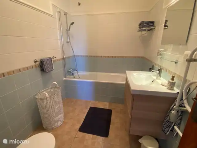 Villa Espejo | Ver | Privacidad en España, Costa del Sol, Torrox - villa Cuarto de baño 2 con muebles nuevos.