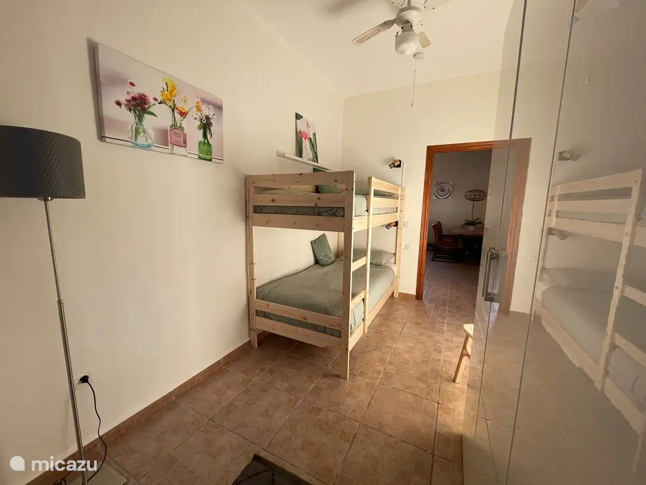 3. Schlafzimmer Etagenbett 90 cm breit, auch für Erwachsene geeignet.