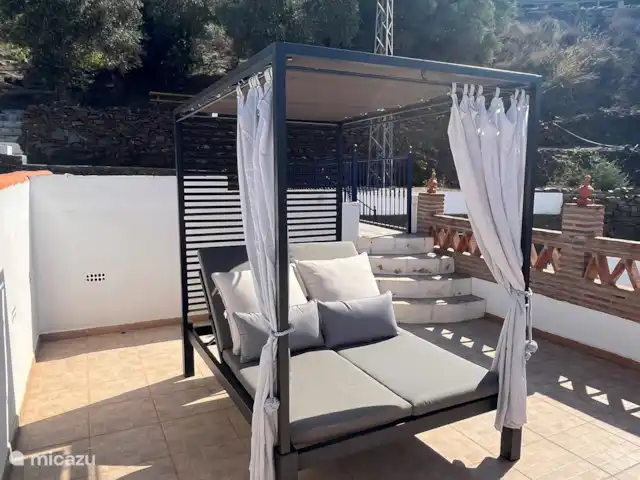 Villa Espejo | Ver | Privacidad en España, Costa del Sol, Torrox - villa Cama con dosel en la azotea