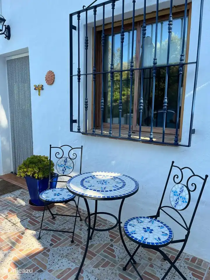 Sitzecke vor dem Haus